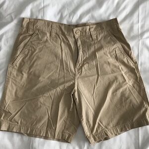 Eddie Bauer Men's Tan Shorts. Size 32. Casual. Button front
